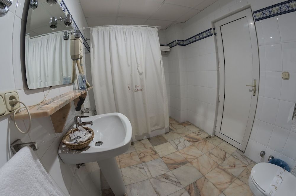 Hotel La Pinta Twin Room 4