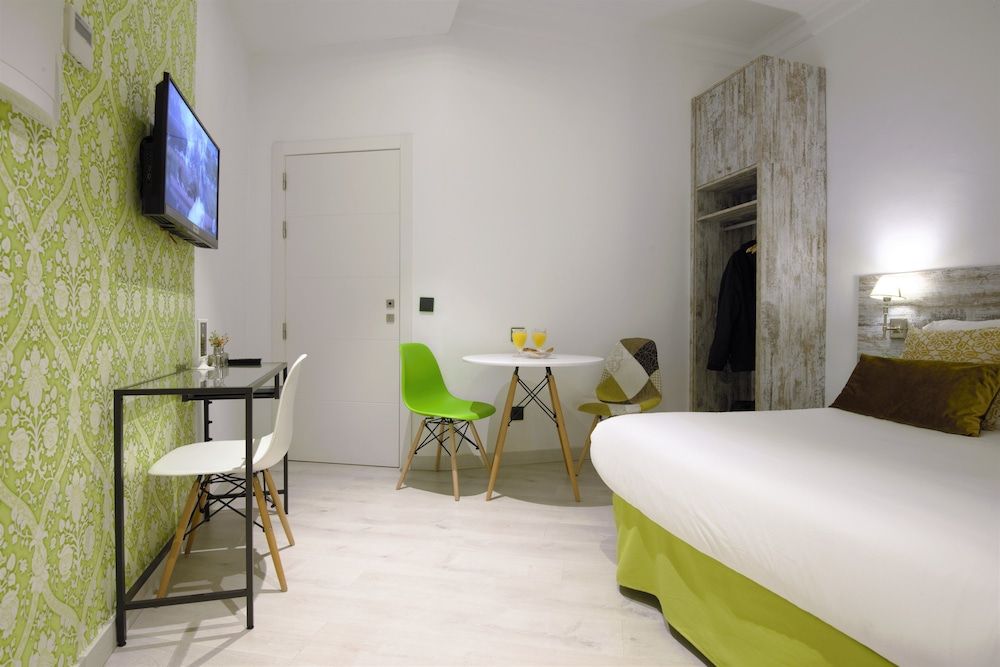 Dreamkeys Apartments & Suites Double or Twin Room 5