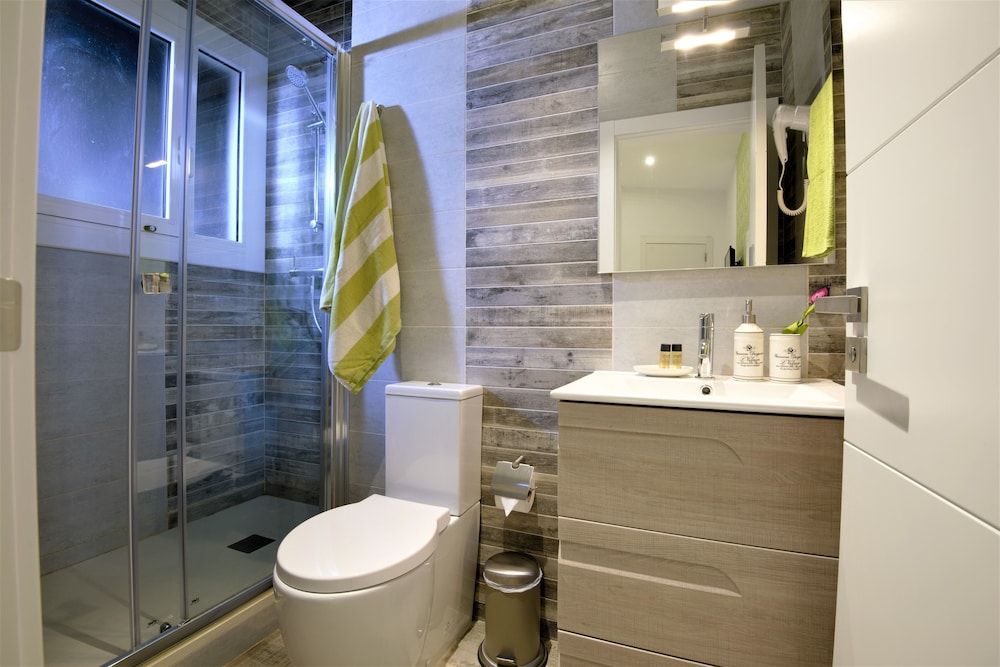 Dreamkeys Apartments & Suites Double or Twin Room 4