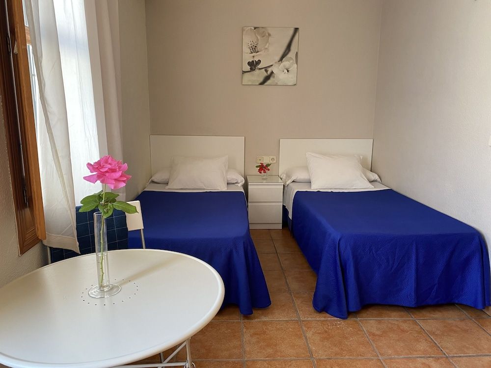 Room - 2 Twin, Courtyard View