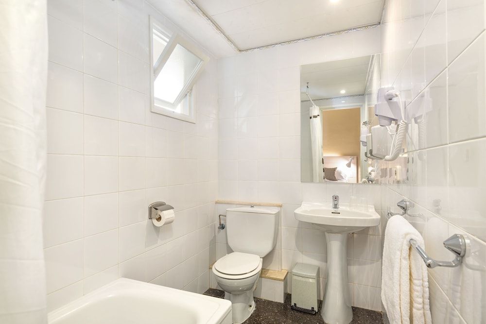 Hostal Jume - Urban Rooms Family Room 3