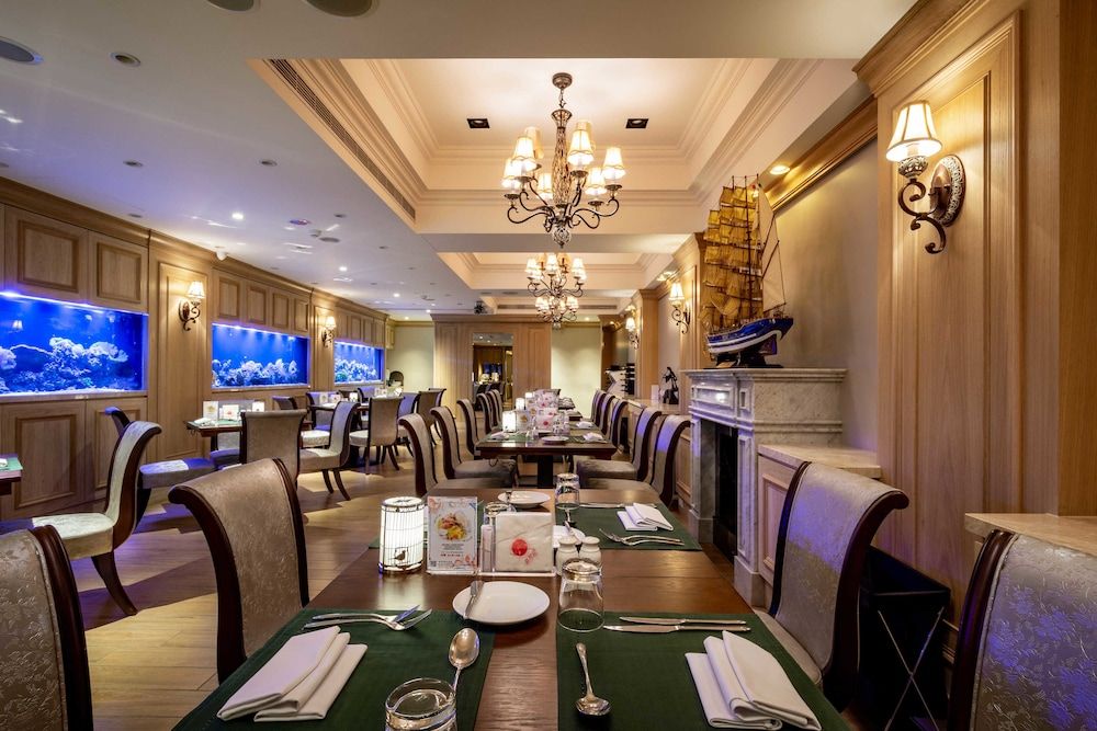 undefined Landmark Inn 9