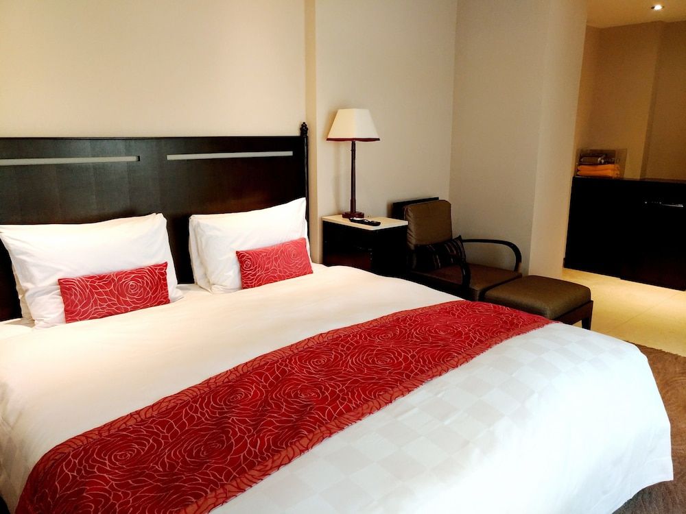 Landmark Inn Deluxe Double Room 2