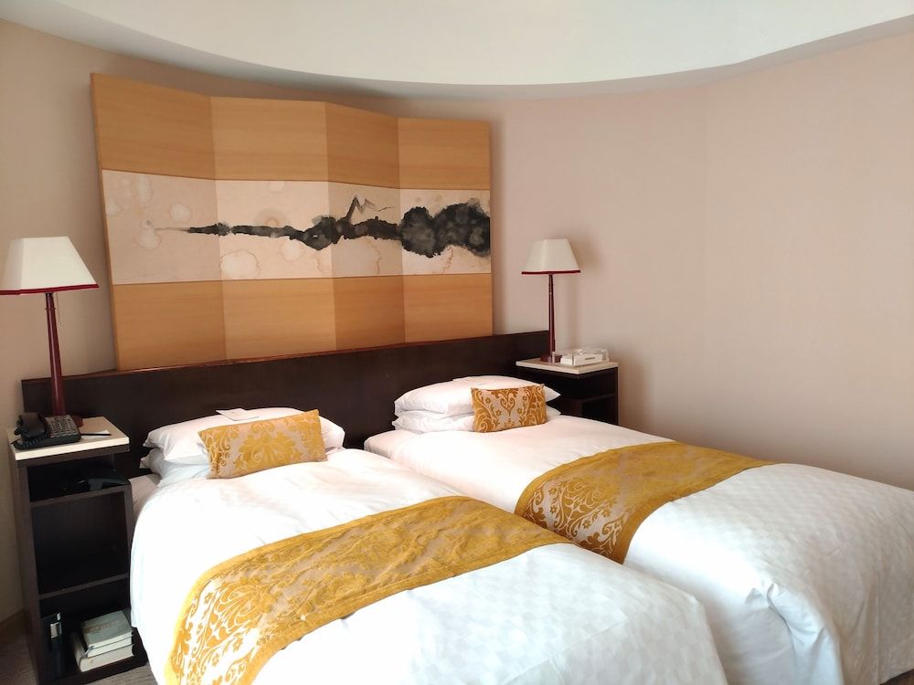 Landmark Inn Standard Twin Room 3