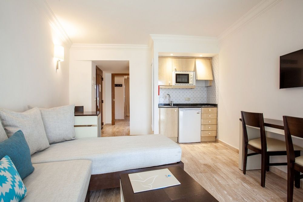 Grupotel Los Príncipes & Spa Apartment, 1 Bedroom, Balcony, Garden View (2 adults + 2 children) 6