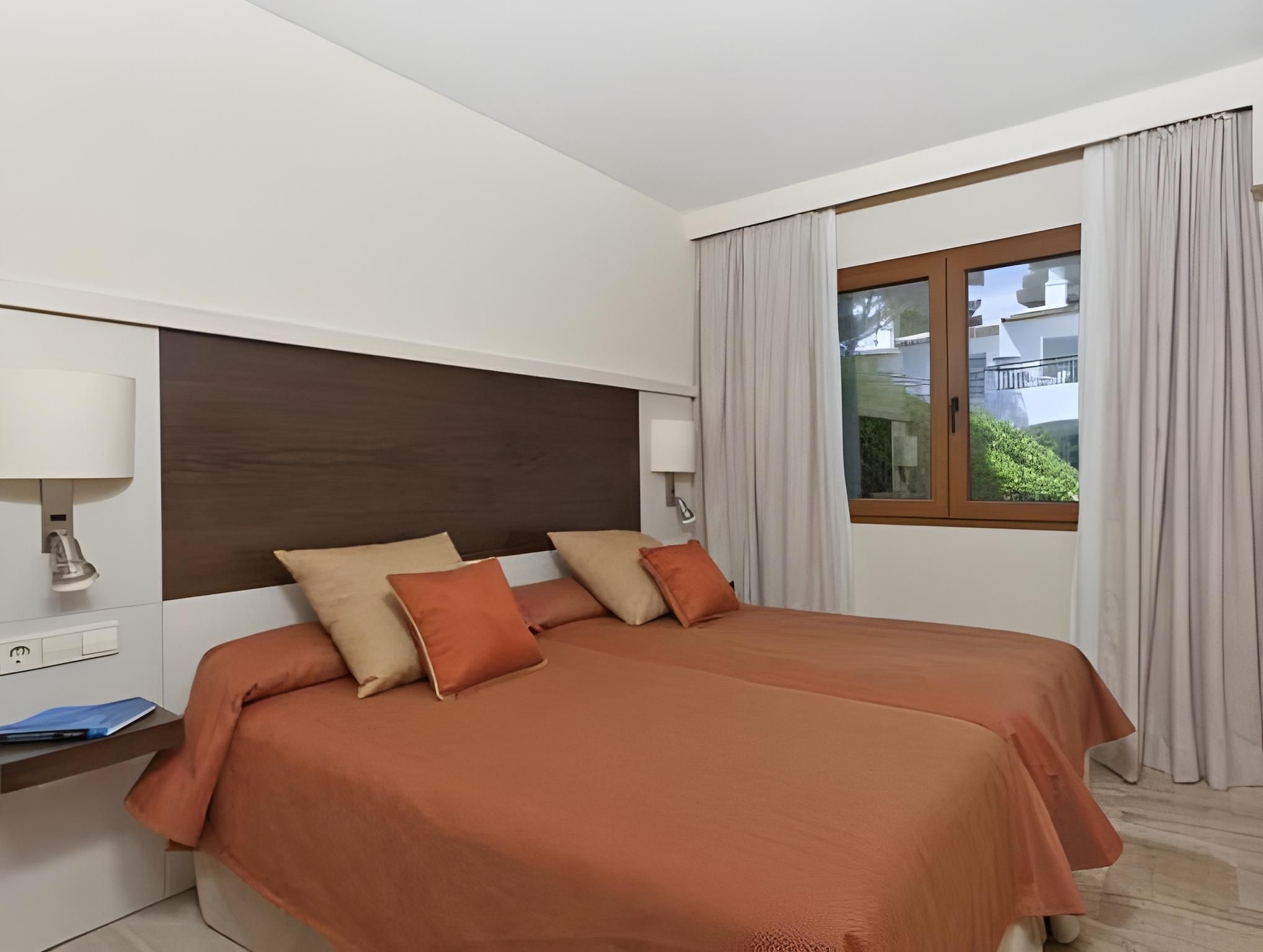 Double Room for Single Use