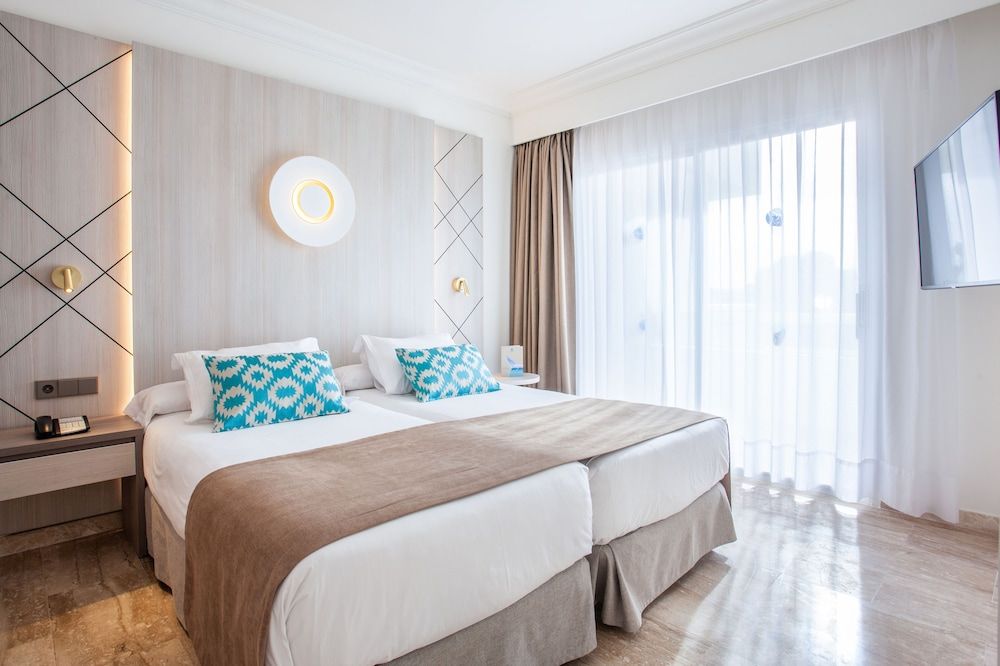 Grupotel Los Príncipes & Spa Double Room, Balcony (2 adults + 1 child) 3