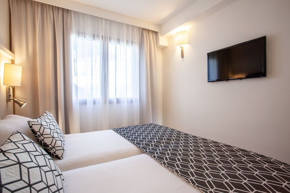 Grupotel Los Príncipes & Spa Apartment, 1 Bedroom, Balcony, Partial Ocean View (2 adults + 1 child) 3