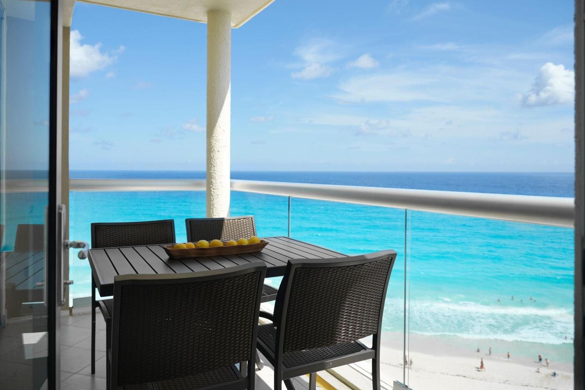Two-Bedroom Oceanfront Villa with Balcony and Whirlpool