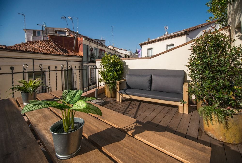 Apartamentos Cruz Light & Bright Penthouse near Puerta del Sol 24