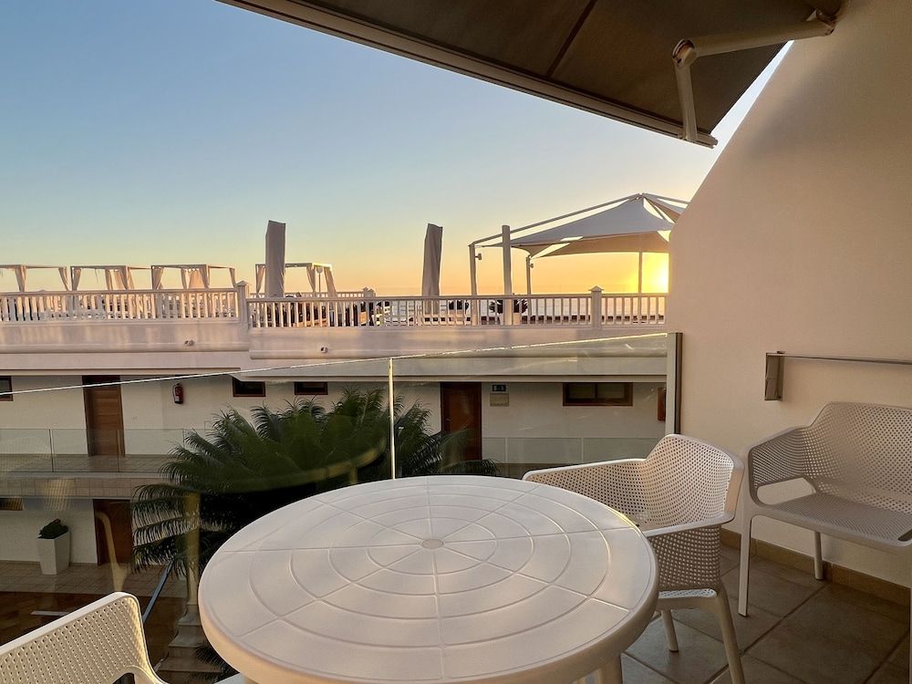 Ona Pearl Grey Apartment, 1 Bedroom 4