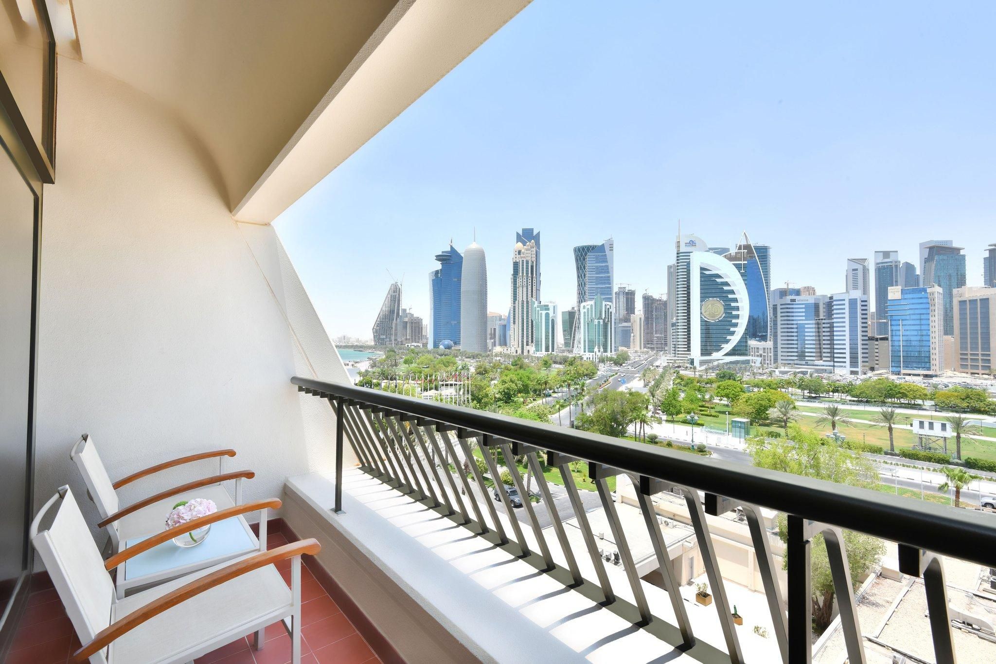 Deluxe Guest room, 2 Twin, Skyline view, Balcony
