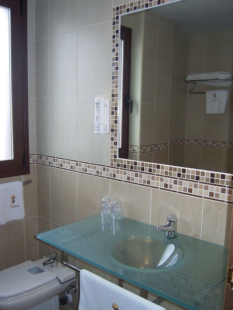 Hotel Tudanca Aranda II Triple Room 6