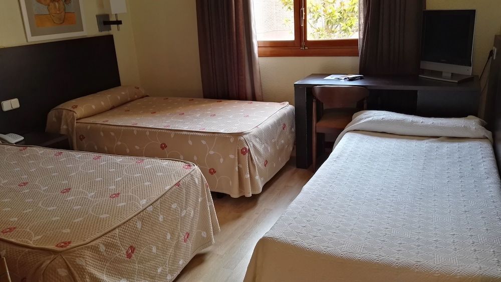 Hotel Tudanca Aranda II Triple Room 2