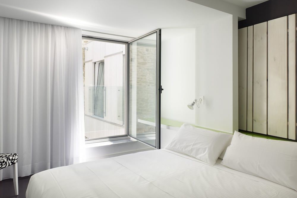 Moure Hotel Double or Twin Room 5