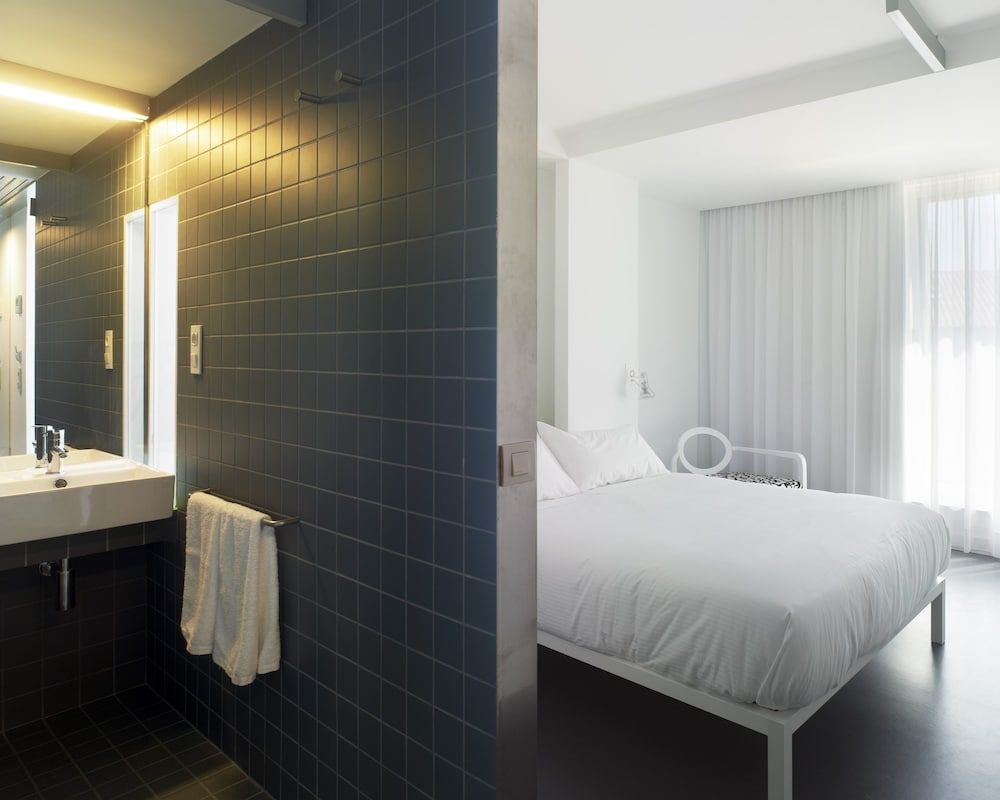 Moure Hotel Double or Twin Room 6