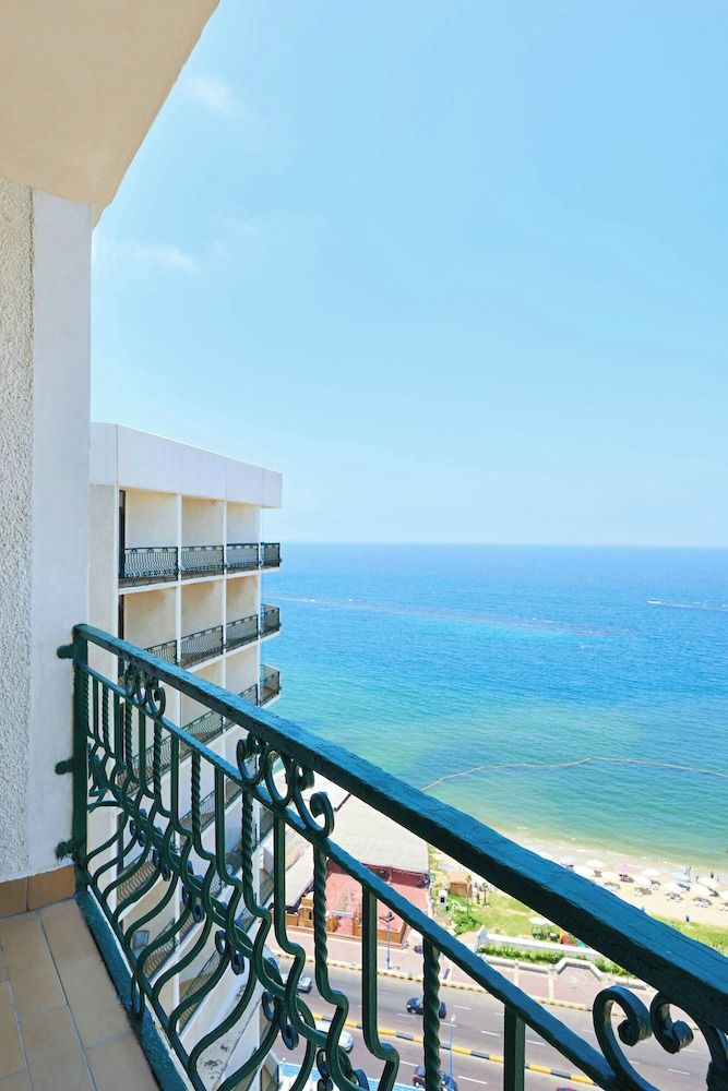 Club Room, 2 Twin Beds, Smoking, Sea View (Balcony)