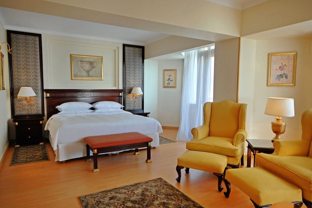 Club Suite, 1 Queen Bed, Smoking, City View