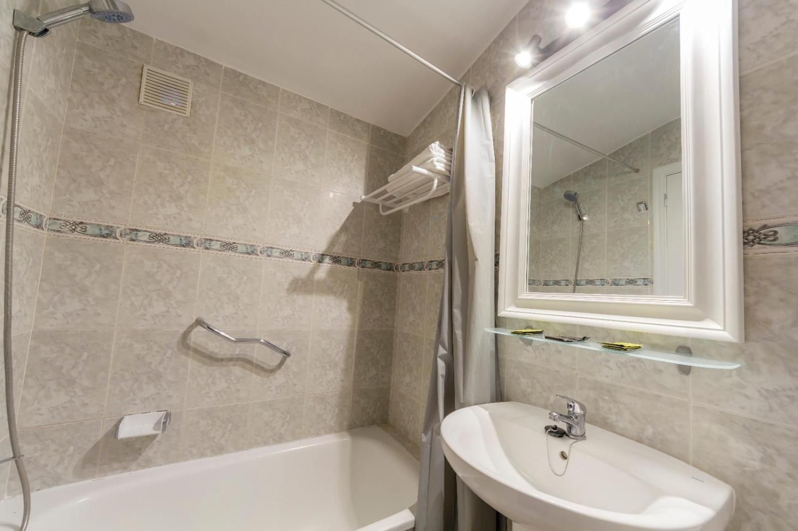 Studio (2 Adults)