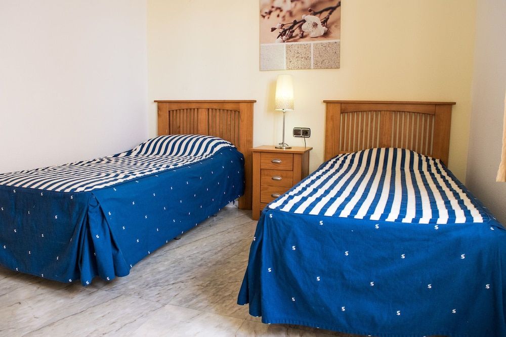 Twin Room, Shared Bathroom (n2)