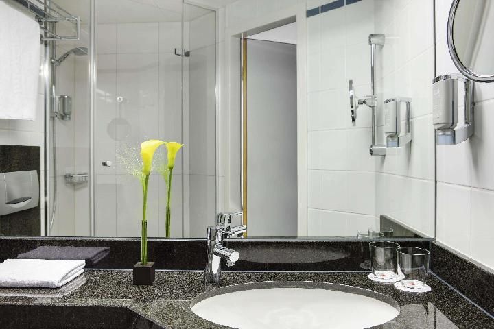 IntercityHotel Erfurt Standard Double Room 3