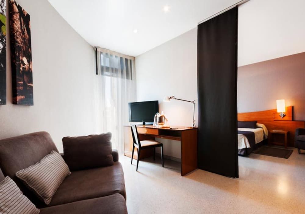 Hotel Granollers Junior Suite 3