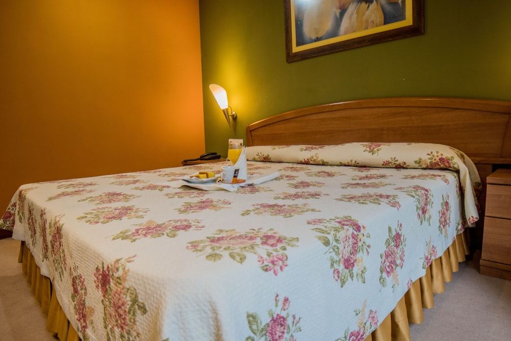Double Room (Double room + extra bed)