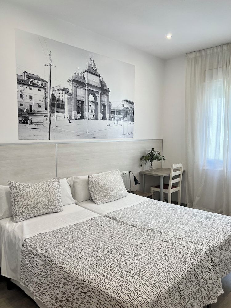 Hostal San Lorenzo Double Room 8