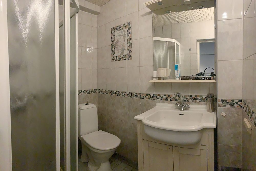 Hostel Harriet Triple Room, Shared Bathroom 7