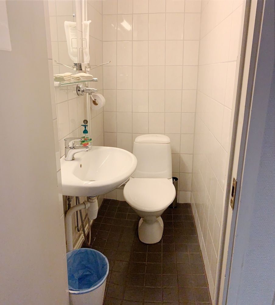 Hostel Harriet Triple Room, Shared Bathroom 8