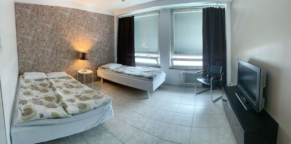 Hostel Harriet Triple Room, Shared Bathroom 4