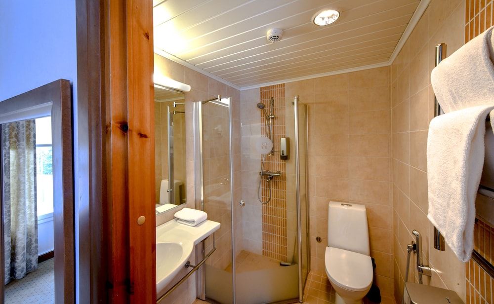 Hotel Aateli Lakeside Quadruple Room 7