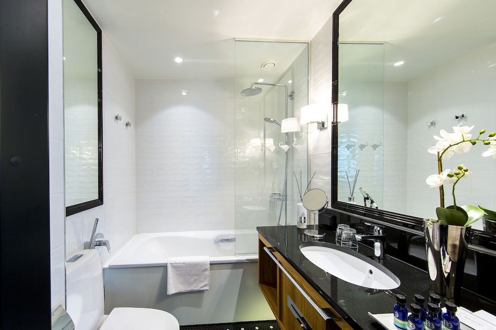 Lux Room