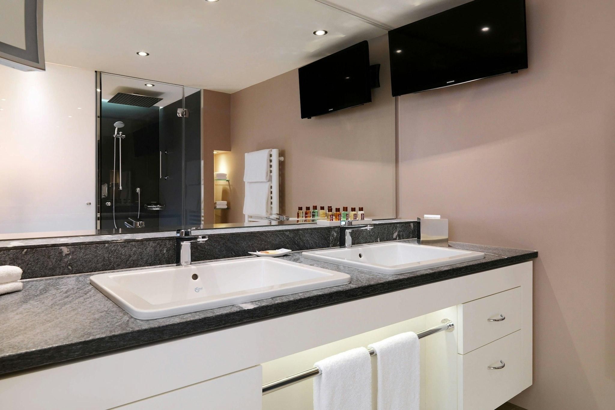 Club Room ETAGE7 Access, Executive lounge access, Guest room, 1 King