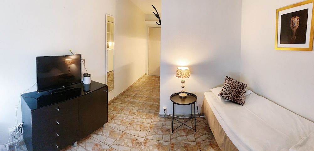 Hotel Harriet Standard Single Room 8