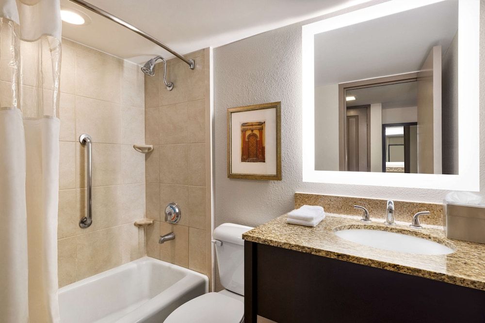 Suite, 1 King Bed, Non Smoking