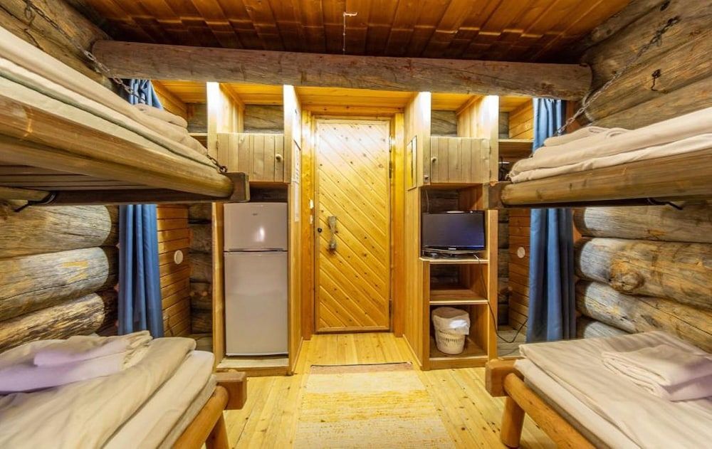 Kuukkeli Log Houses Porakka Inn Economy Quadruple Room, Multiple Beds, Non Smoking, Shared Bathroom 2
