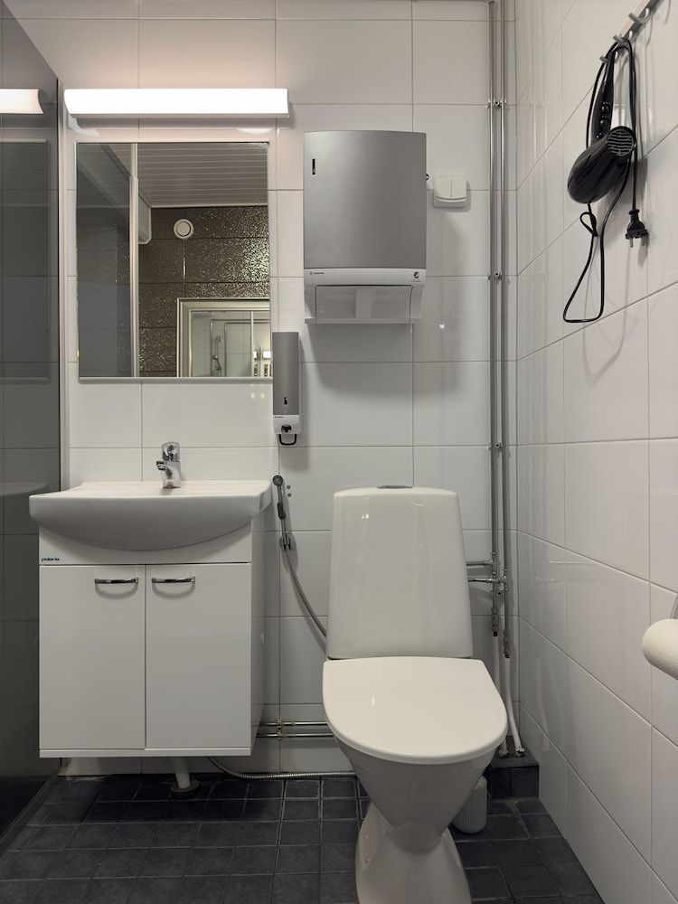 The Rooms Airport - 20Rooms Twin Room, Shared Bathroom 7