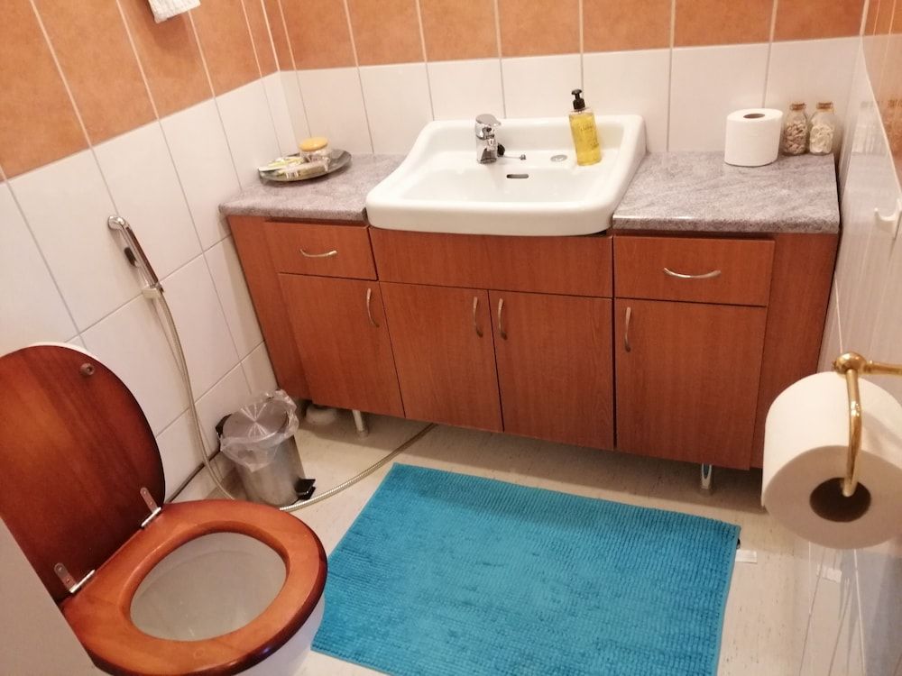 FirstHome GuestHouse Studio, Jetted Tub 2