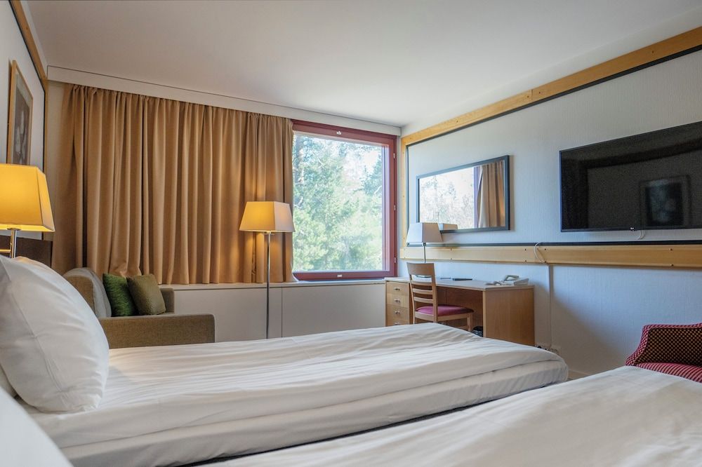 Hotelli Korpilampi Comfort Twin Room, Lake View 5