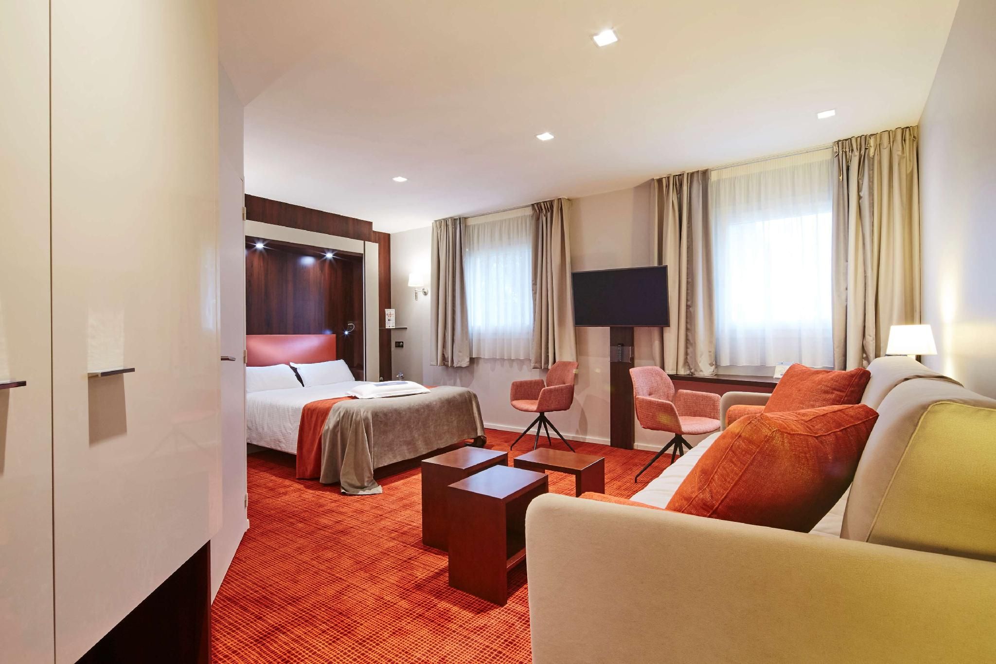 Standard Room - 1 Double Bed 2 Single Beds