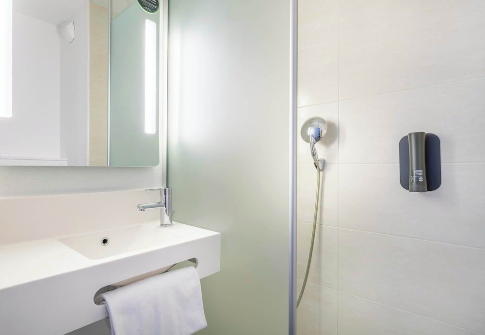 B&B HOTEL Marseille Les ports Twin Room, Non Smoking 4