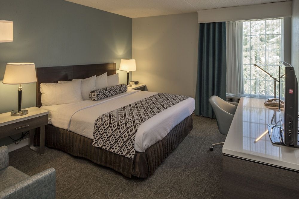 Crowne Plaza Suites Pittsburgh South by IHG Standard Room 2