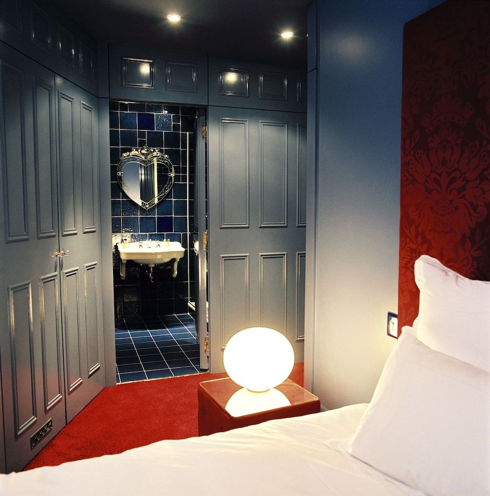 undefined Hôtel du Petit Moulin, Haute Couture hotel by Lacroix 10