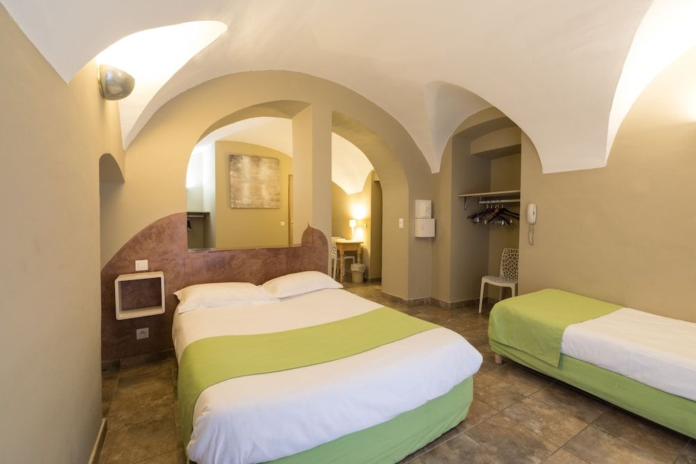 Sud Hotel Quintuple Room