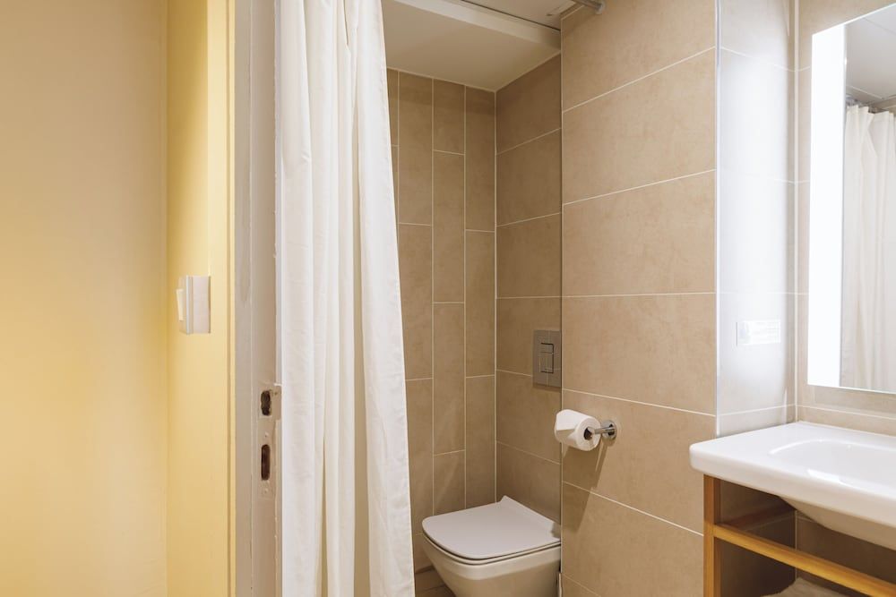 Hôtel des Remparts Classic Double or Twin Room 5