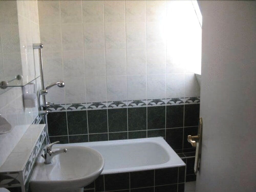 Hotel Montana Paris Lafayette Classic Double Room 6