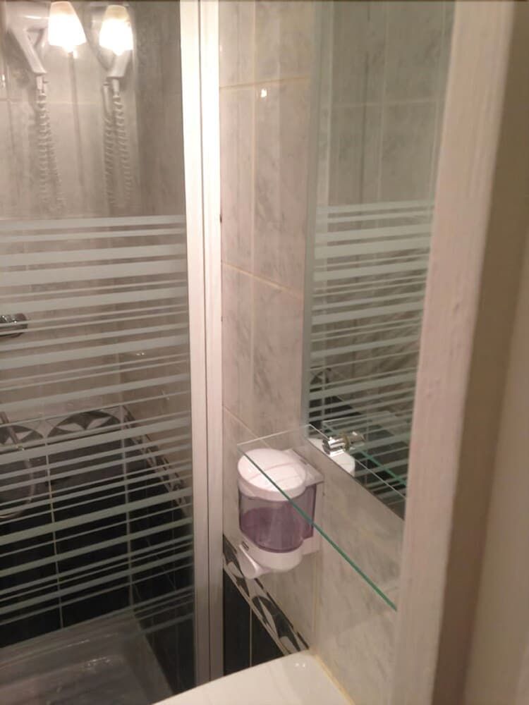 Hotel Montana Paris Lafayette Classic Double Room 8