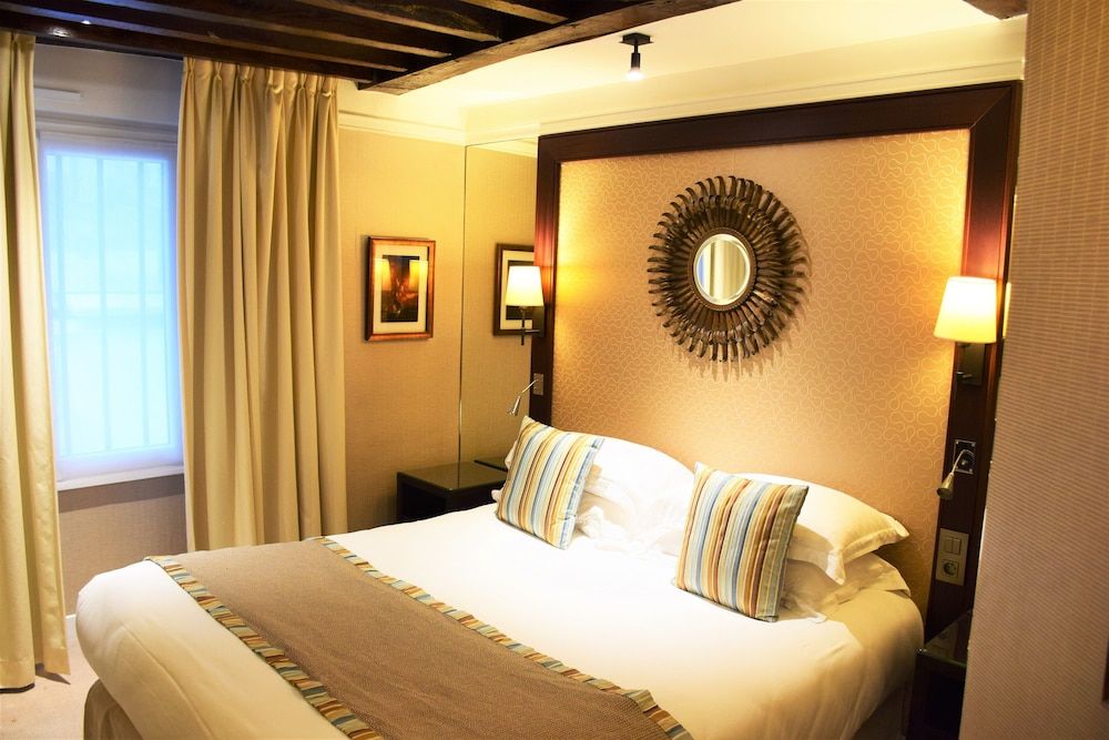 Folkestone Opéra Classic Room 2