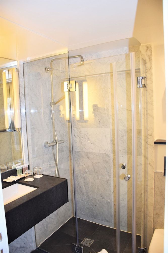 Folkestone Opéra Classic Room 5